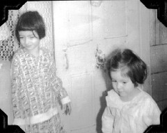 D023- Ruth and Ann Bennett